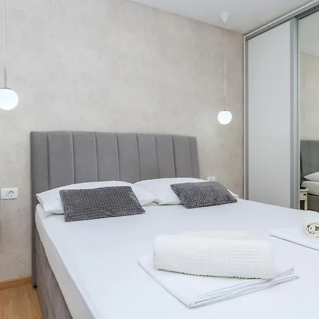 Mirjana Apartment *