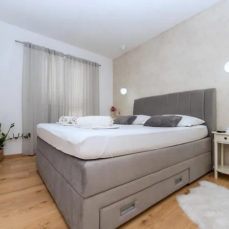 Mirjana Appartement Makarska