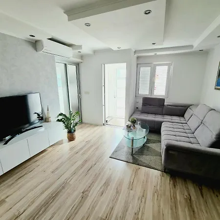 Mirjana Apartment *