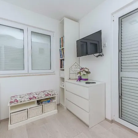 Mirjana Apartment *
